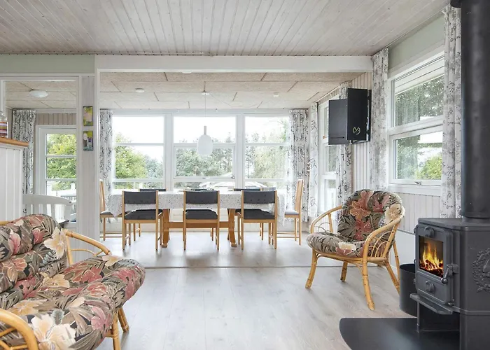 8 Person In Struer-by Traum Struer