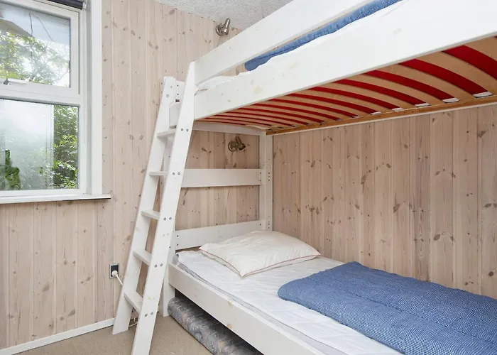 8 Person In Struer-by Traum * Struer